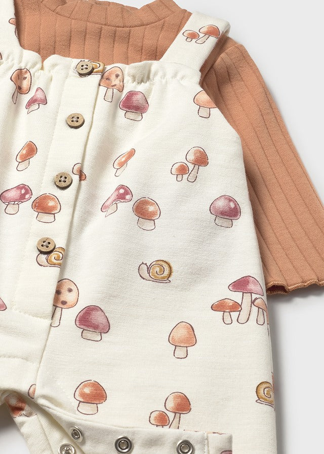 Ensemble de salopette avec t-shirt à imprimé de champignons