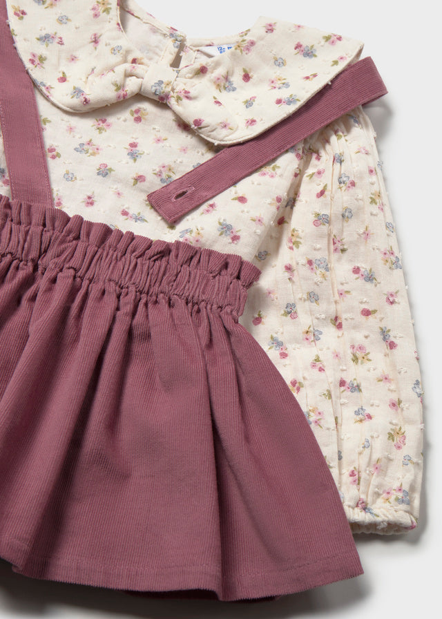 Ensemble deux pièces (blouse avec jupe à bretelles)