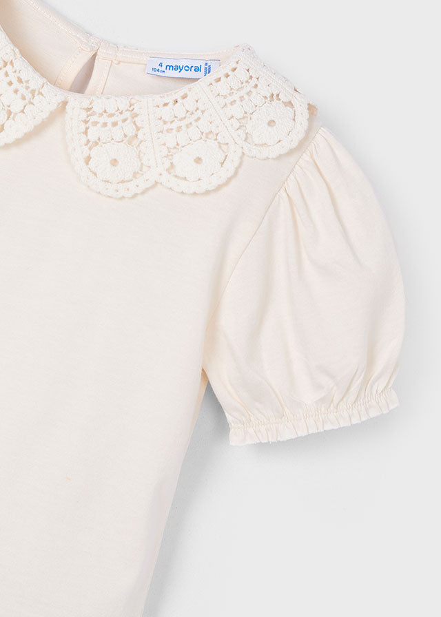 Chandail à manches courtes avec col en crochet