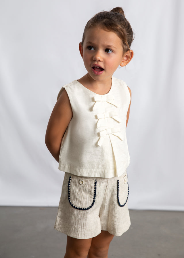 Short à poches brodées