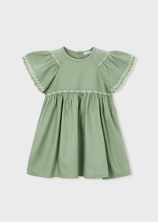 Robe verte avec petites broderies