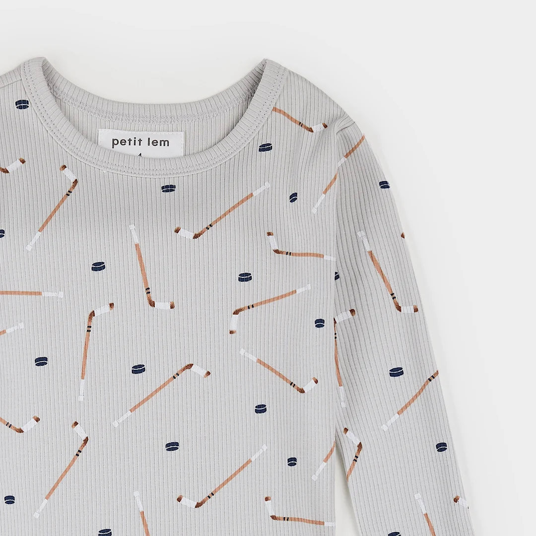 Pyjama deux pièces en tricot côtelé à imprimé de bâtons de hockey