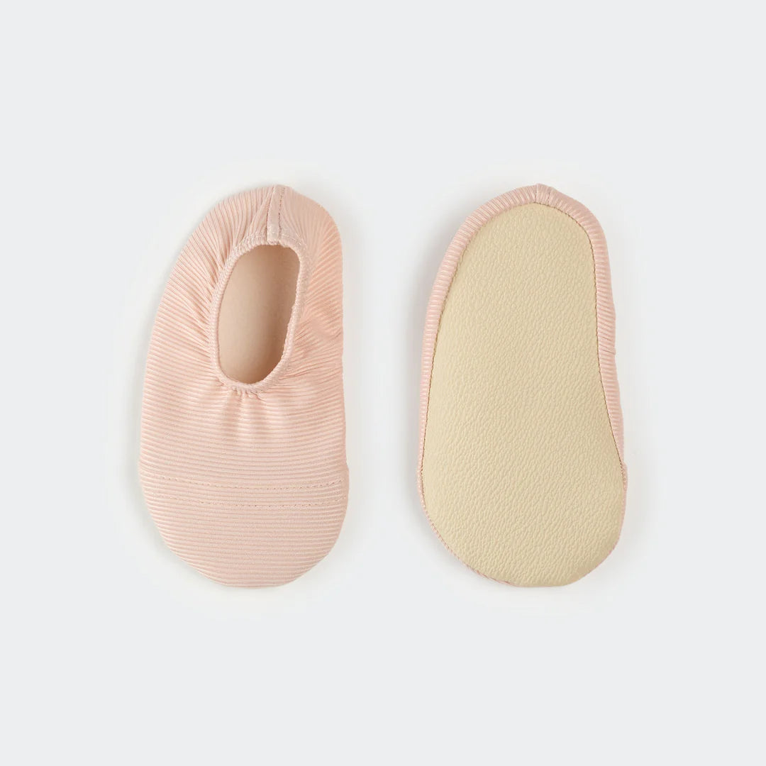 Pink ribbed water shoes