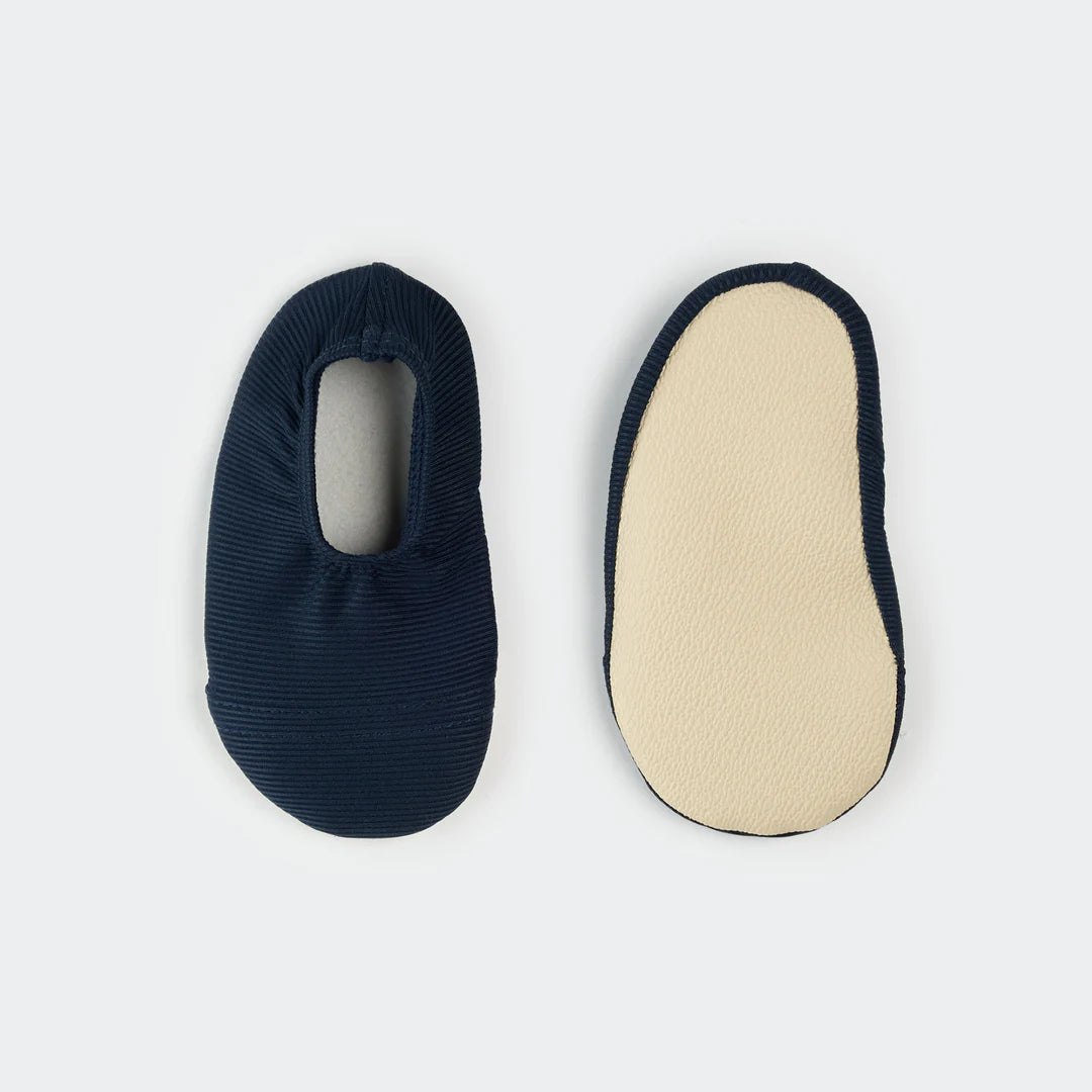 Navy blue ribbed water shoes
