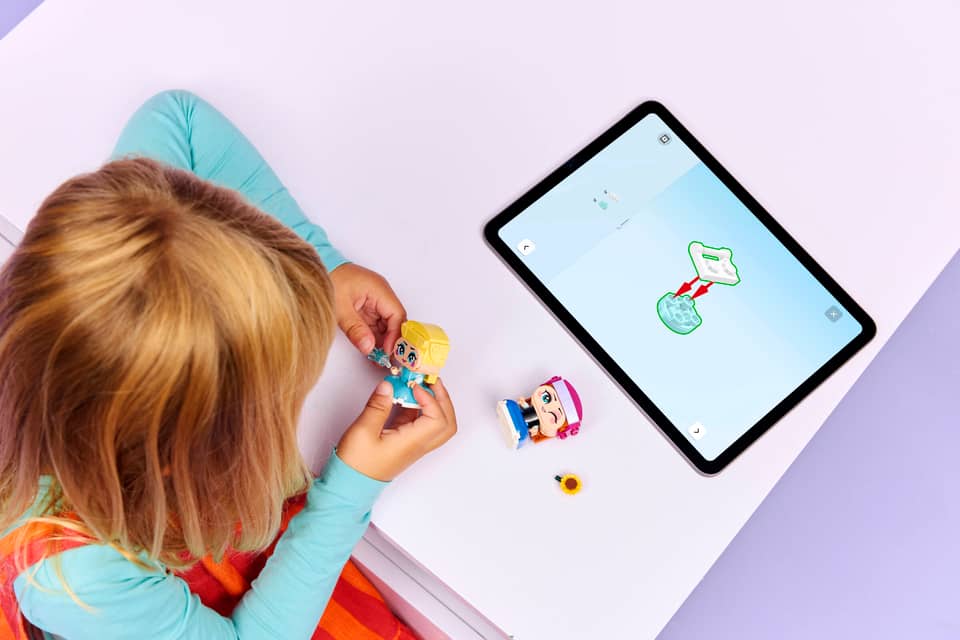 Princesses Anna and Elsa #43284