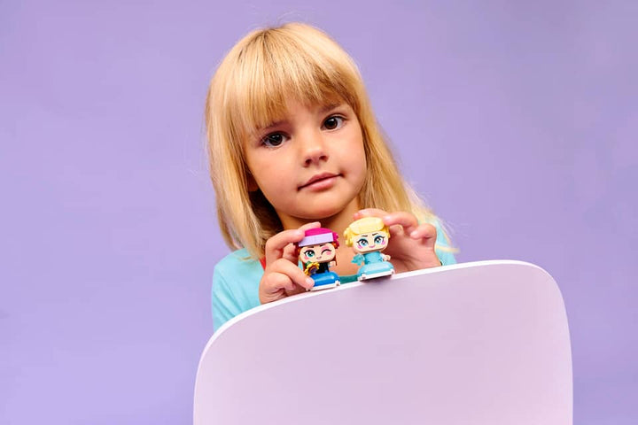 Princesses Anna and Elsa #43284