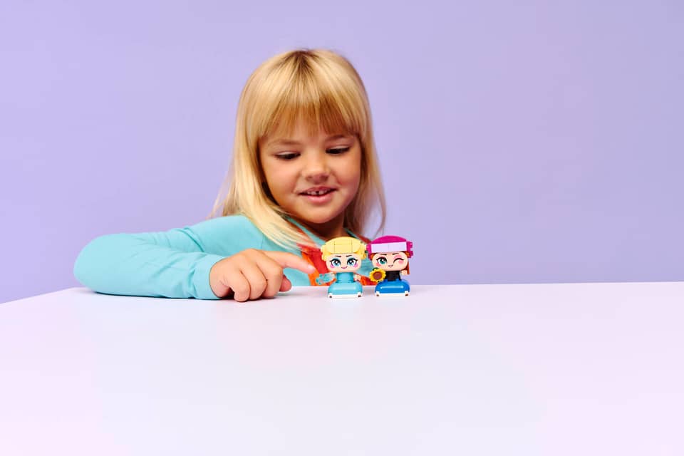 Princesses Anna and Elsa #43284