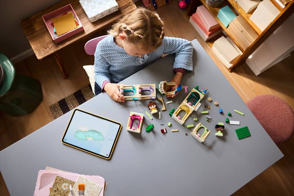 Castle with Princesses Belle and Tiana #43291