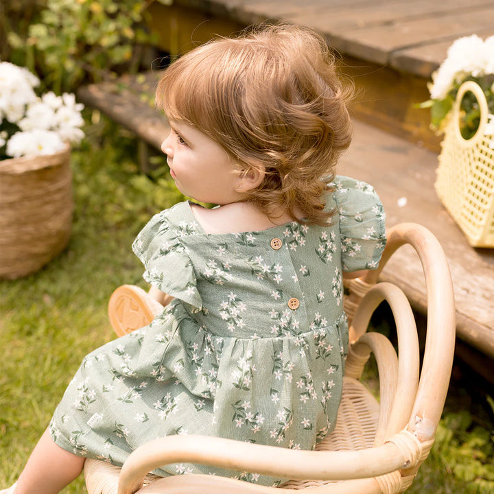 Robe verte à imprimé de fleurs exotiques