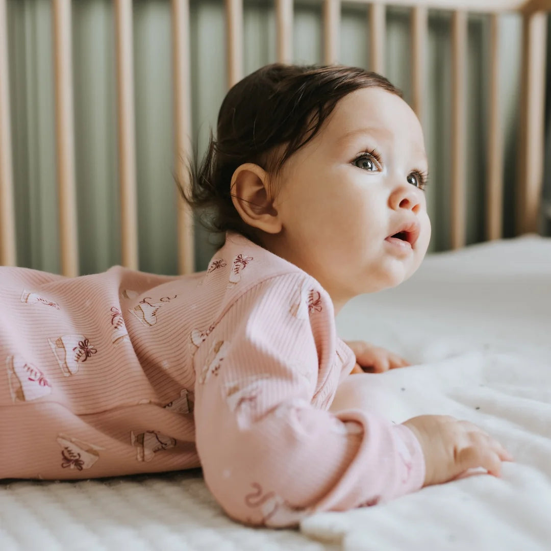 Pyjama une pièce en tricot côtelé à imprimé de patins artistiques