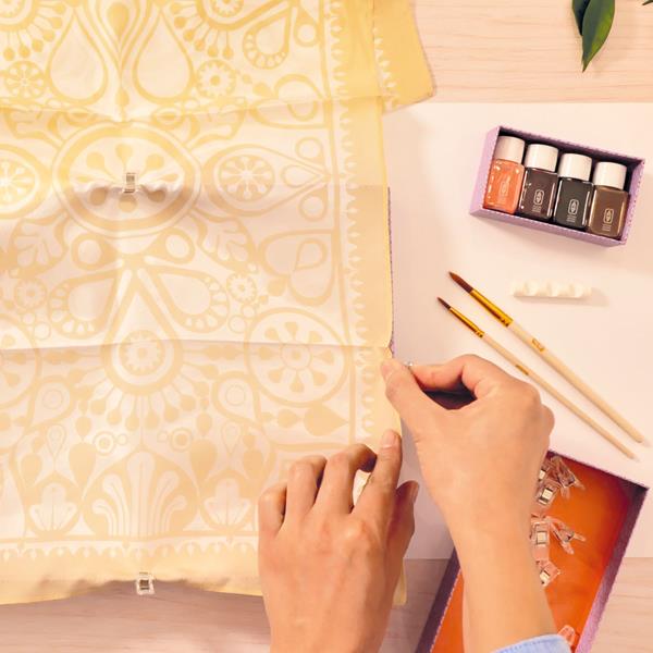 Atelier 11 : Peinture sur soie - Pétales