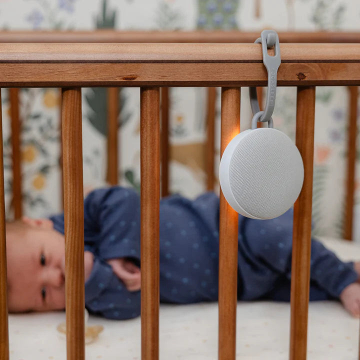 Hushh 2 Travel Sound Machine + Night Light