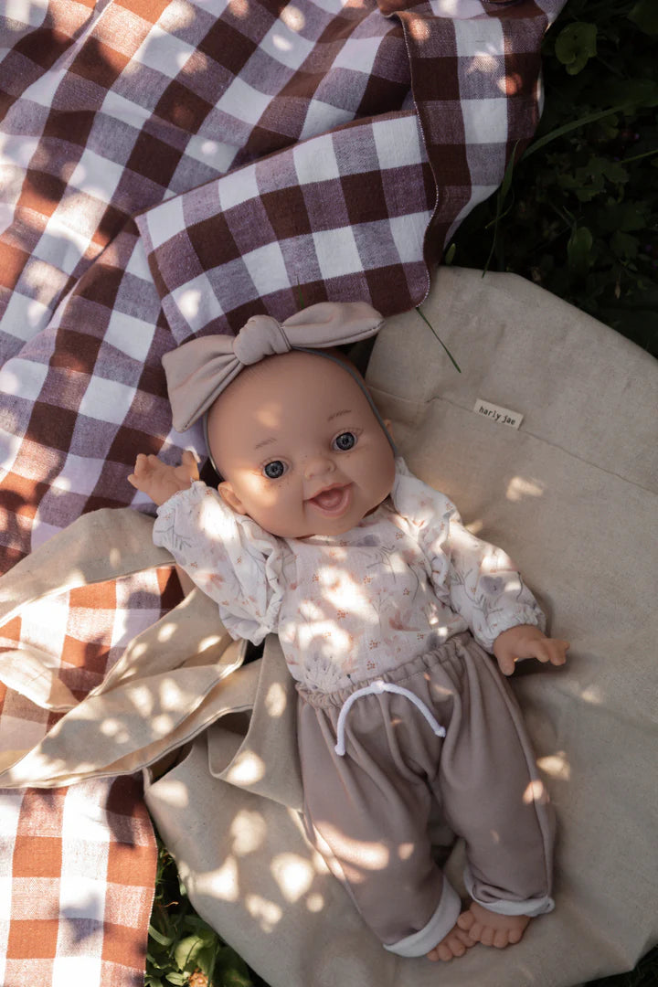 Bébé Gordis - Rachel avec chandail fleuris, pantalon et boucle