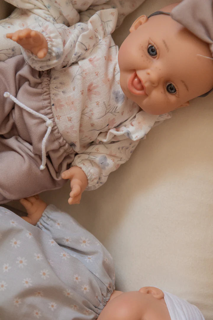 Bébé Gordis - Rachel avec chandail fleuris, pantalon et boucle