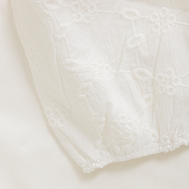 Chandail à manches courtes avec manches brodées