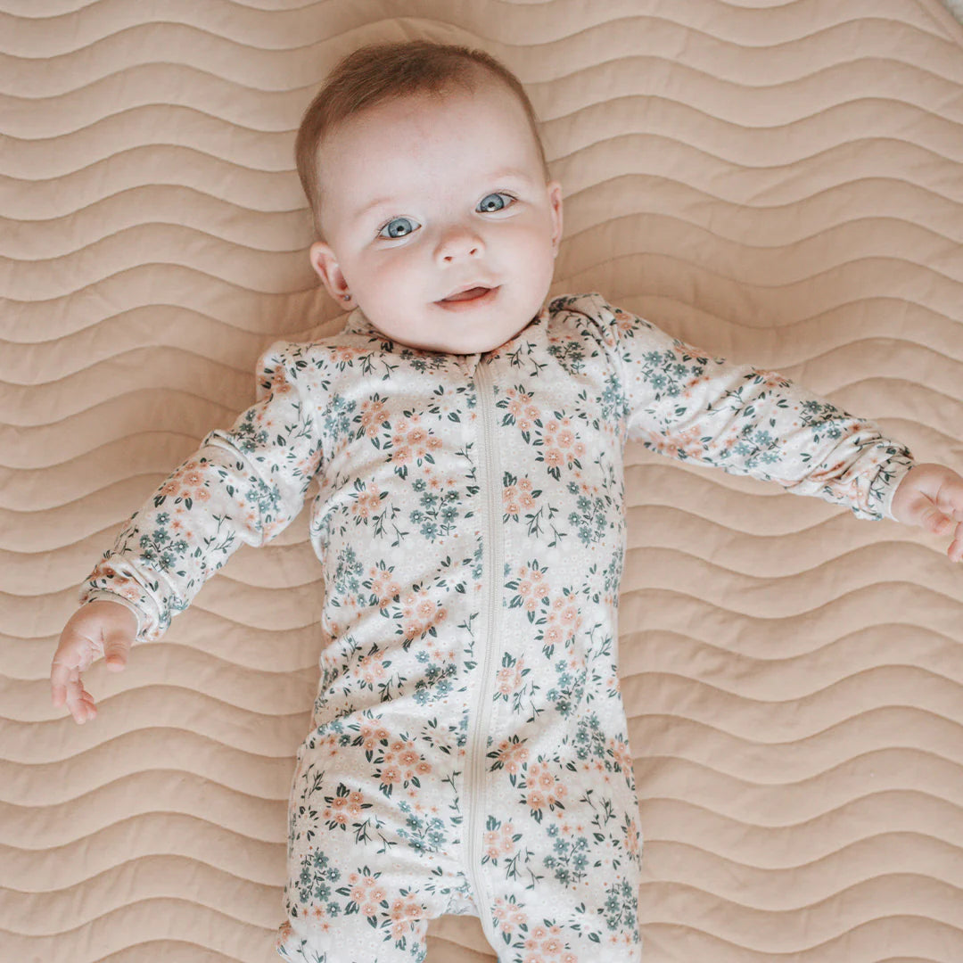 Pyjama une pièce à imprimé de fleurs printanières