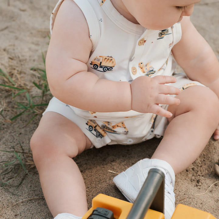 Romper sans manche à imprimé de camion d'excavation