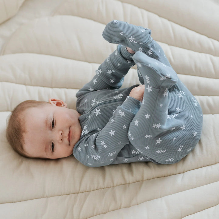 Pyjama une pièce en tricot côtelé à imprimé d'étoiles de mer