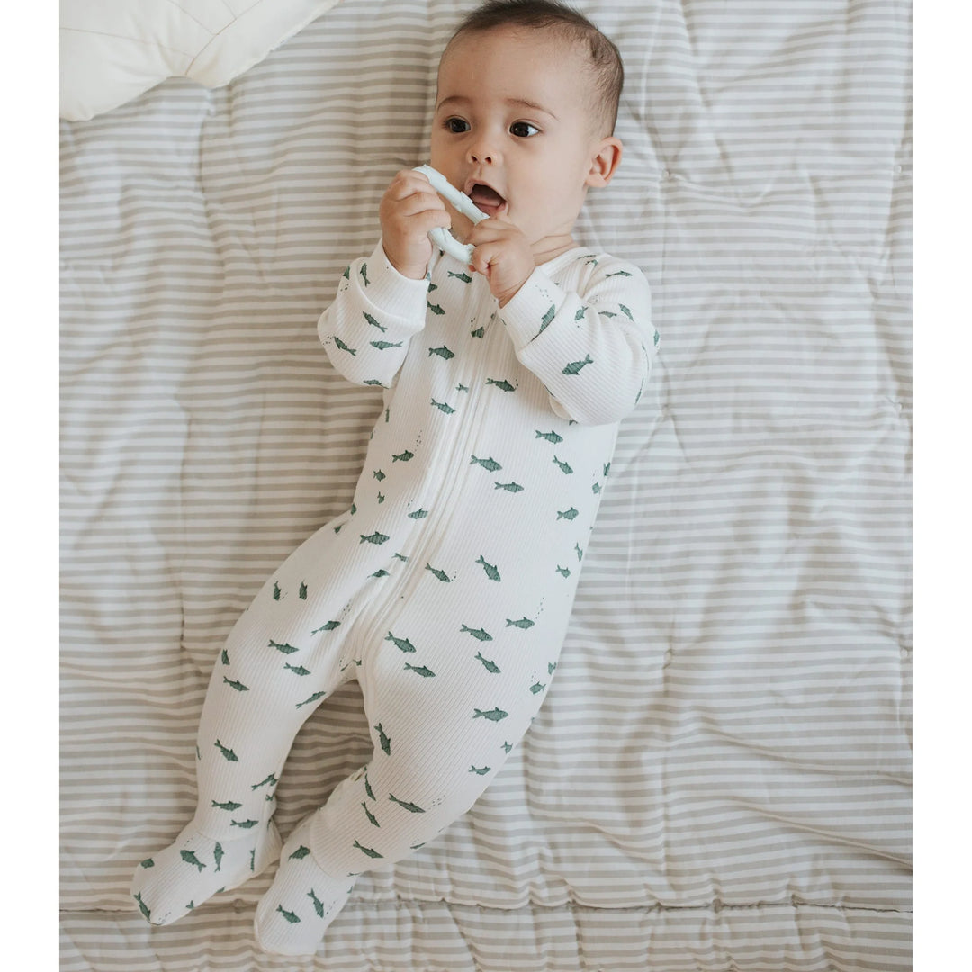 Pyjama une pièce en tricot côtelé à imprimé de petits poissons