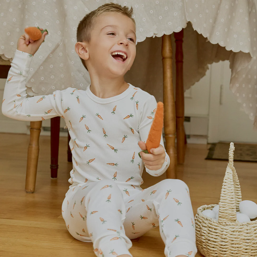 Pyjama deux pièces en tricot côtelé à imprimé de carottes