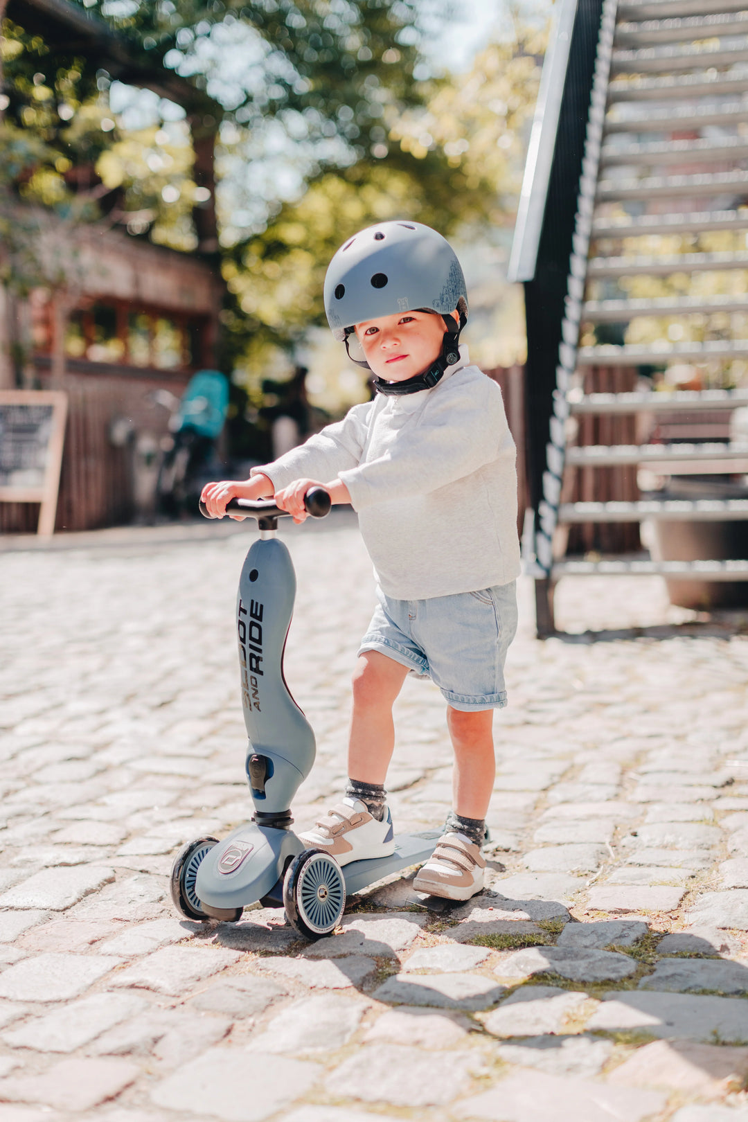 Casque Scoot and Ride