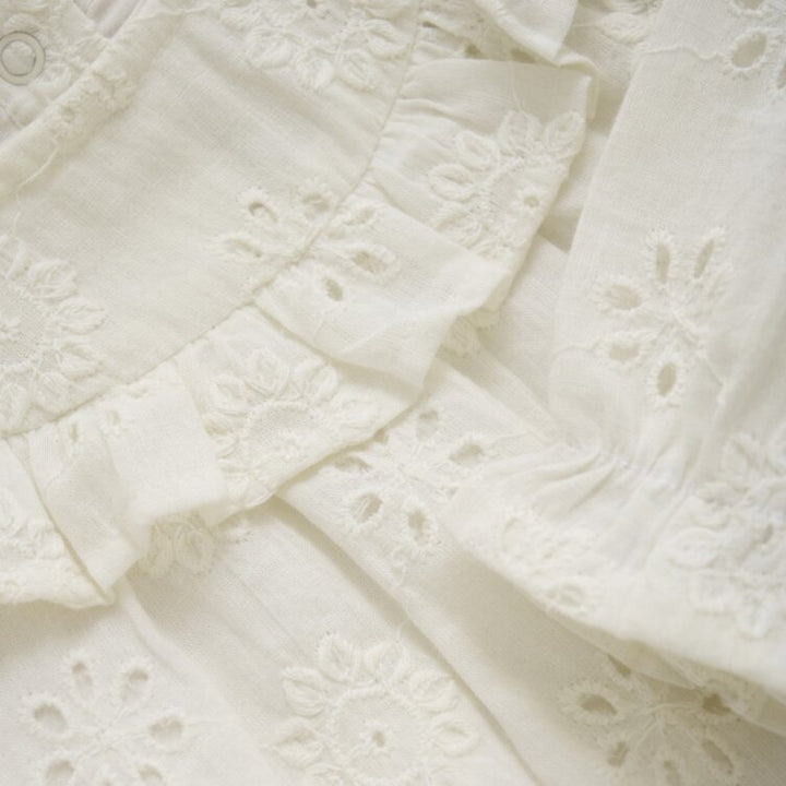 Barboteuse avec broderie anglaise